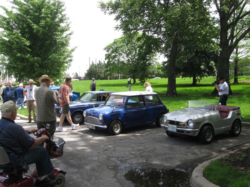 Mini 850 next to a Fiat 850 Coupe'